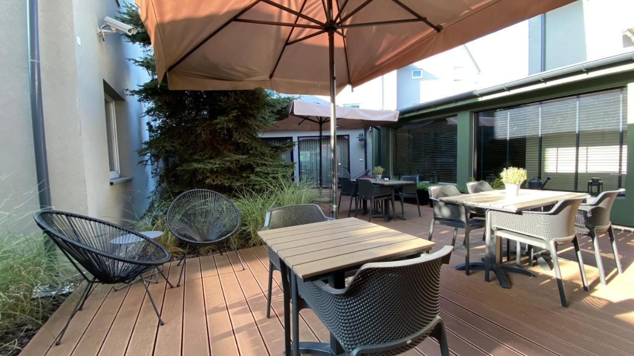 Comm Hotel Poznan Airport Exterior photo